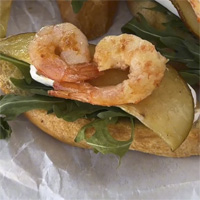 Брускетта с креветками