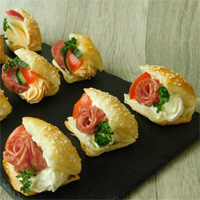 Профитроли с колбасой 1шт. 