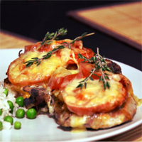 Свинина, запеченная с баклажаном и помидором